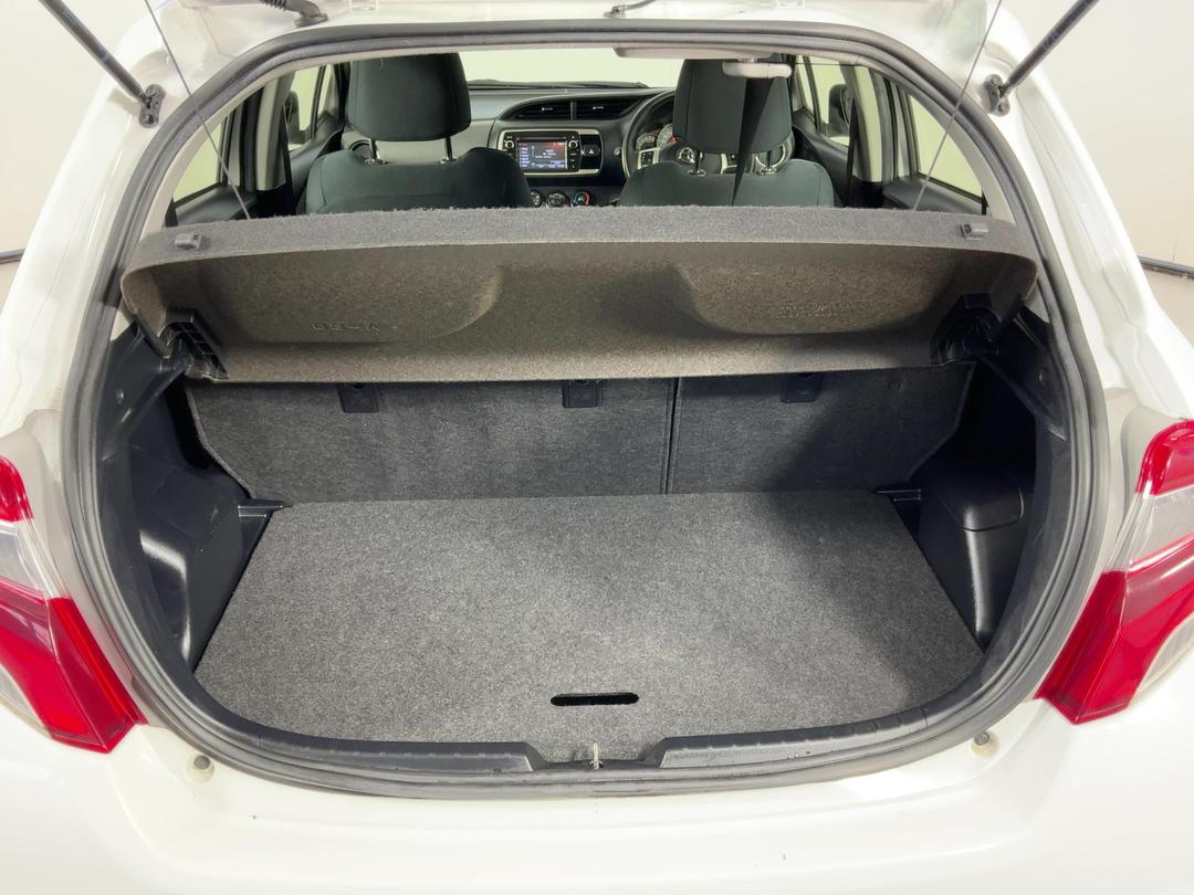 Photo '14' of Toyota Yaris