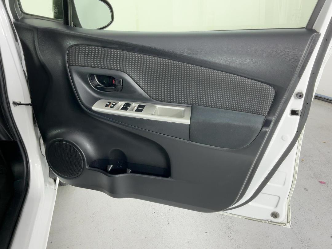 Photo '15' of Toyota Yaris