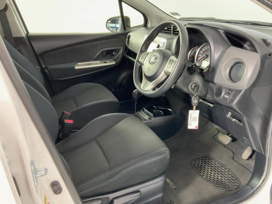 Photo '16' of Toyota Yaris