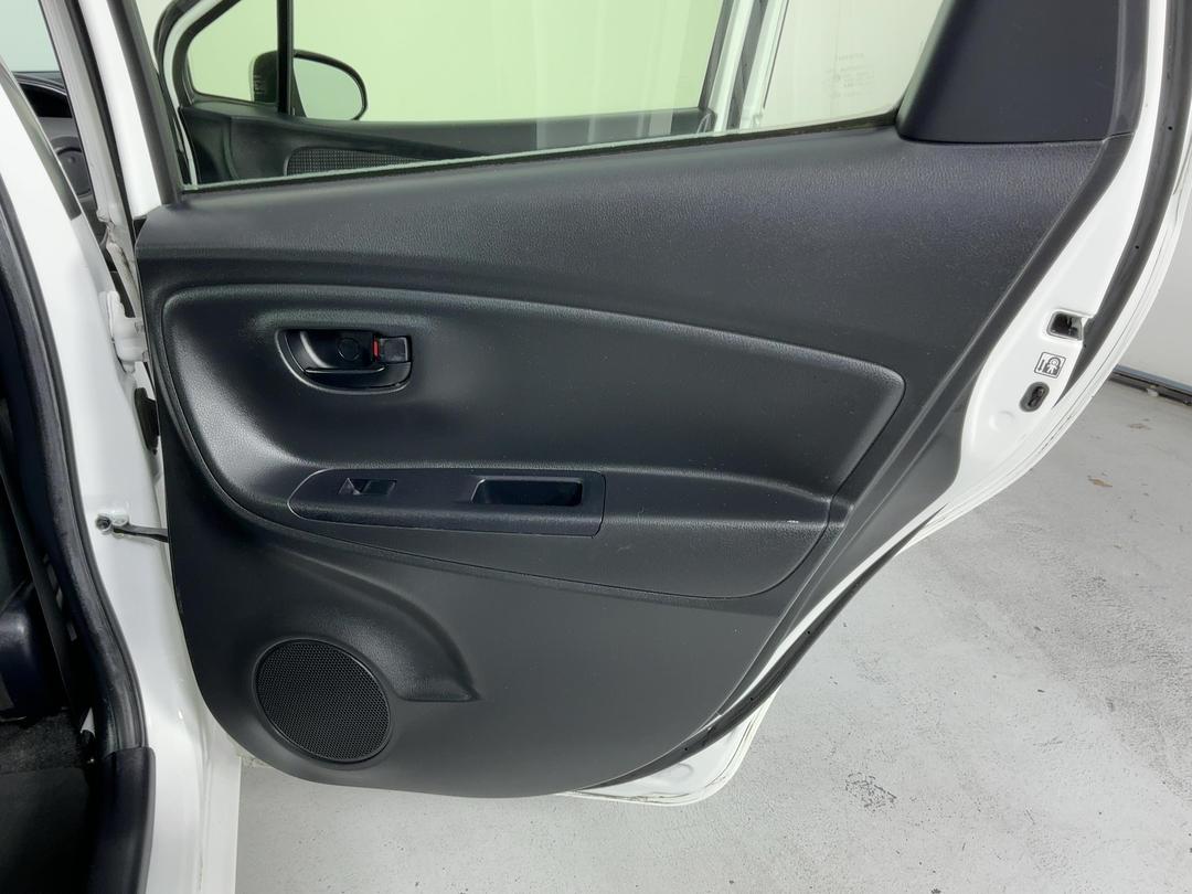 Photo '19' of Toyota Yaris