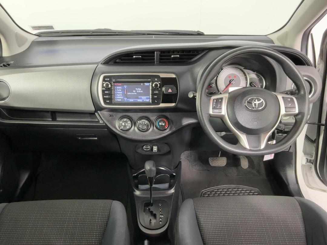 Photo '17' of Toyota Yaris