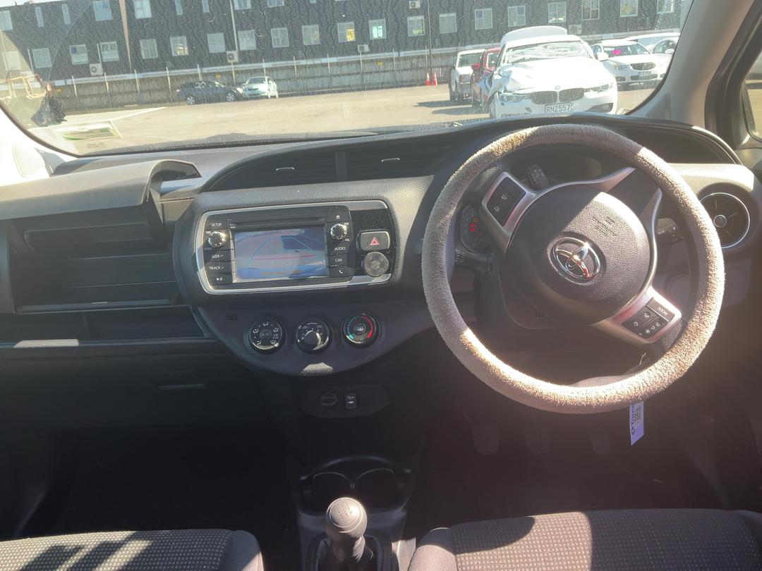 Photo '10' of Toyota Yaris GX