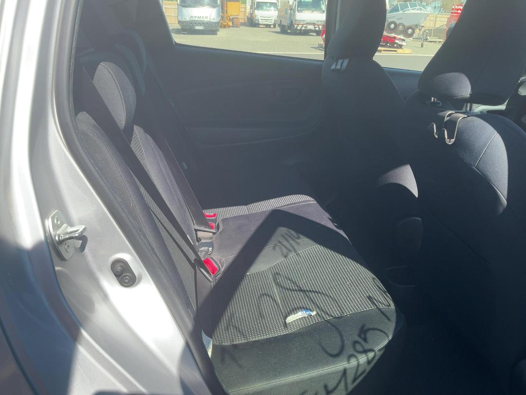 Photo '14' of Toyota Yaris GX