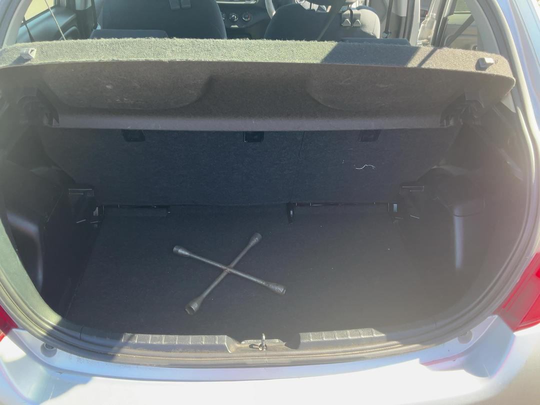Photo '15' of Toyota Yaris GX