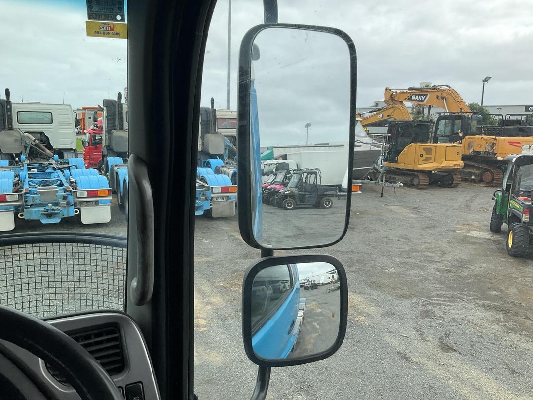 Photo '11' of UD Trucks GW26420 Tractor Unit