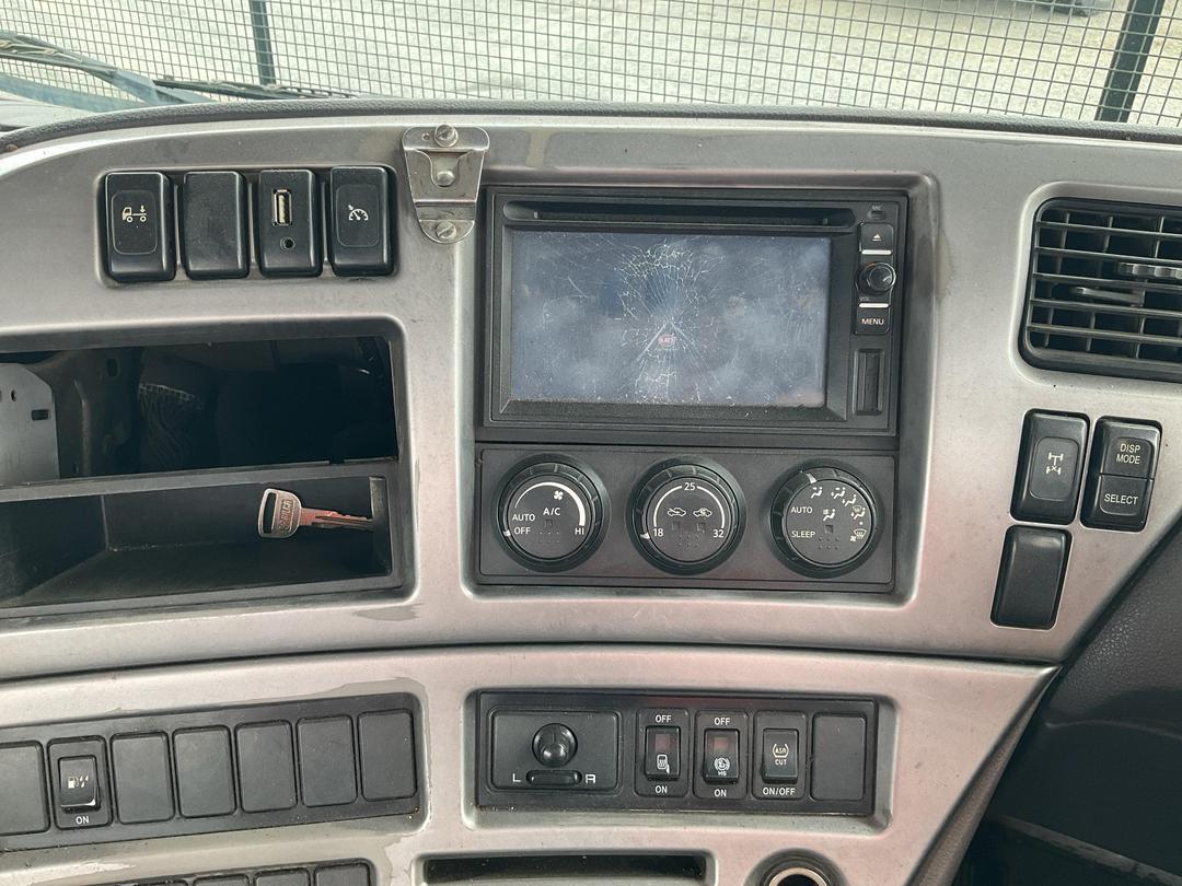 Photo '17' of UD Trucks GW26420 Tractor Unit