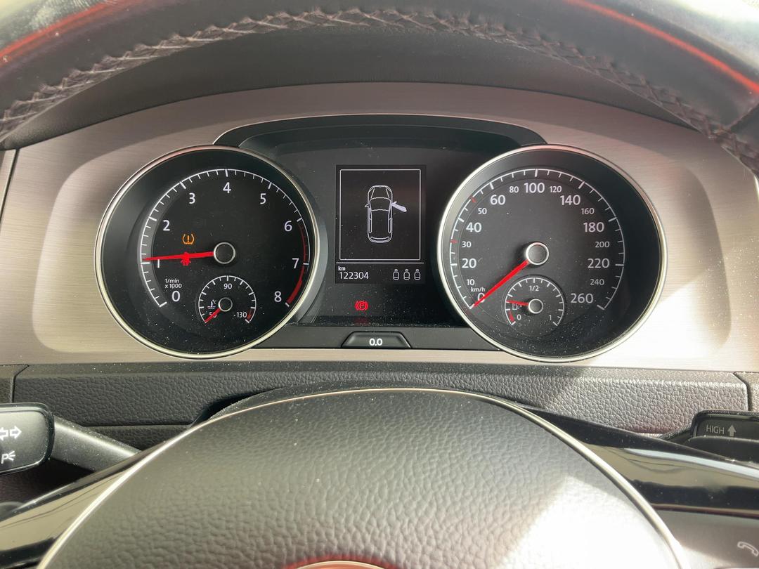 Photo '13' of Volkswagen Golf 1.2 / 77KW (DSG) Photo '13' of Volkswagen Golf 1.2 / 77KW (DSG)