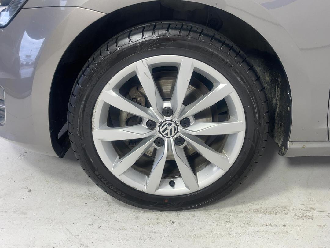 Photo '10' of Volkswagen Golf
