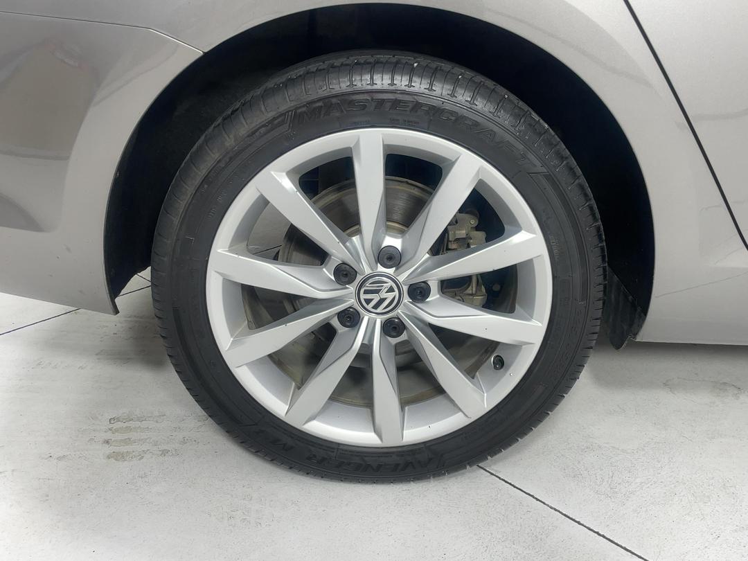 Photo '12' of Volkswagen Golf