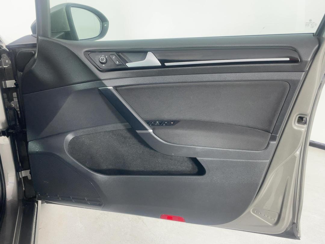 Photo '15' of Volkswagen Golf