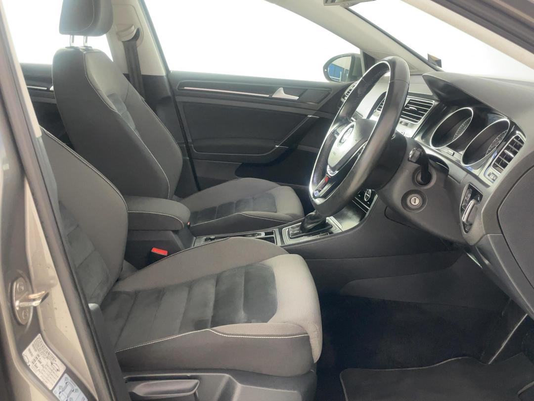 Photo '16' of Volkswagen Golf