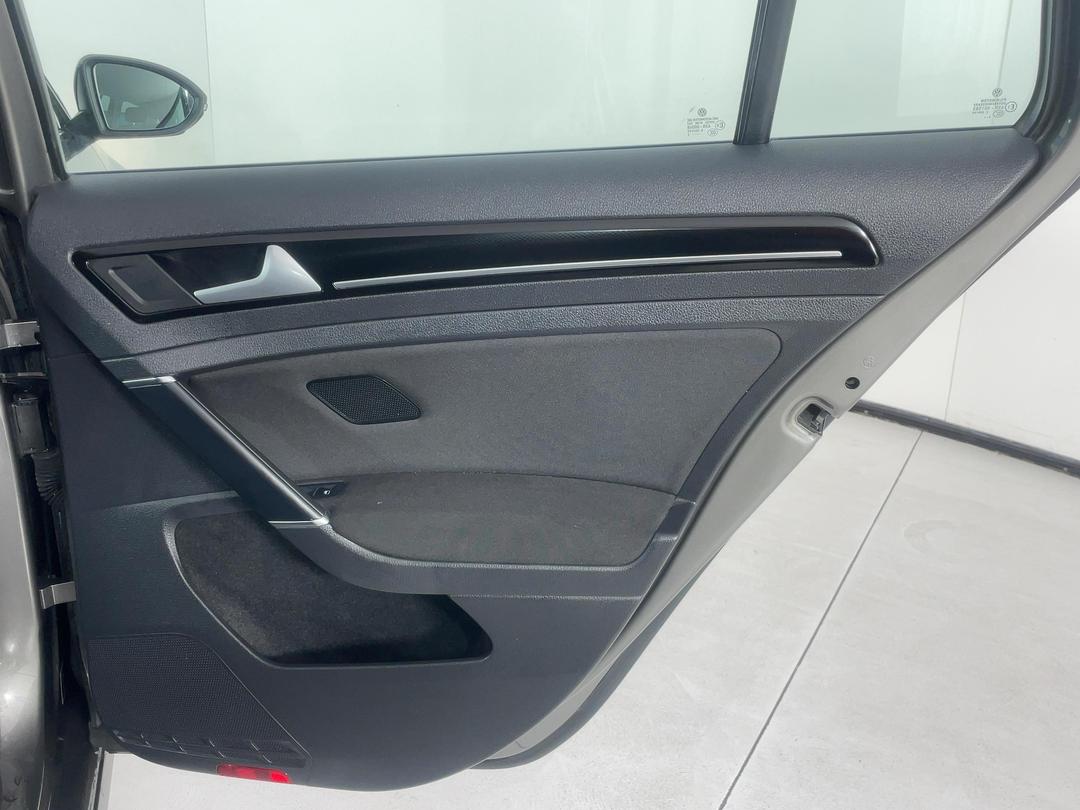 Photo '19' of Volkswagen Golf