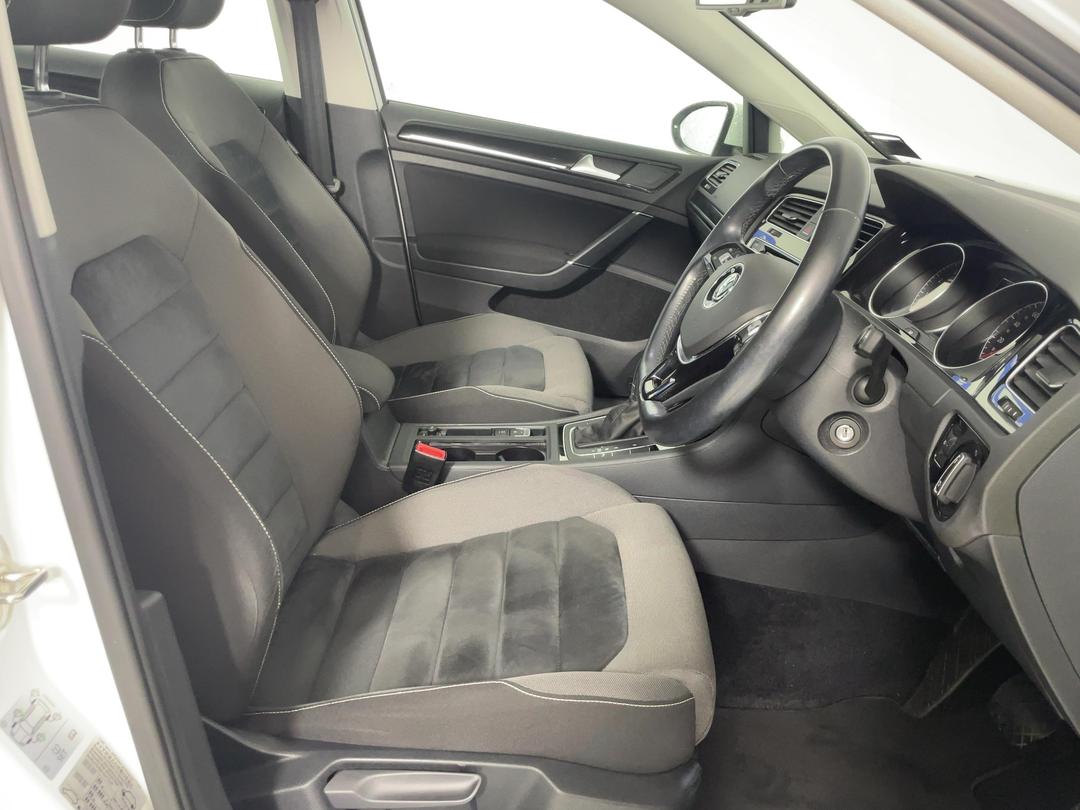 Photo '16' of Volkswagen Golf