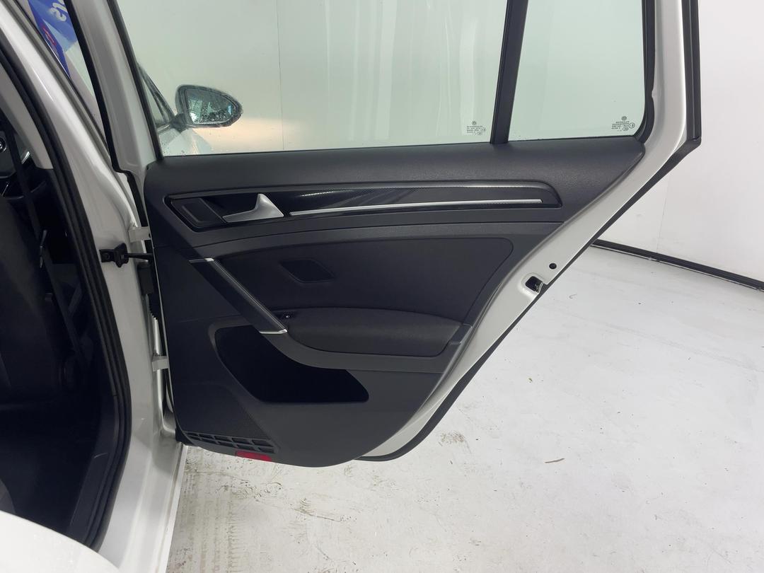 Photo '19' of Volkswagen Golf