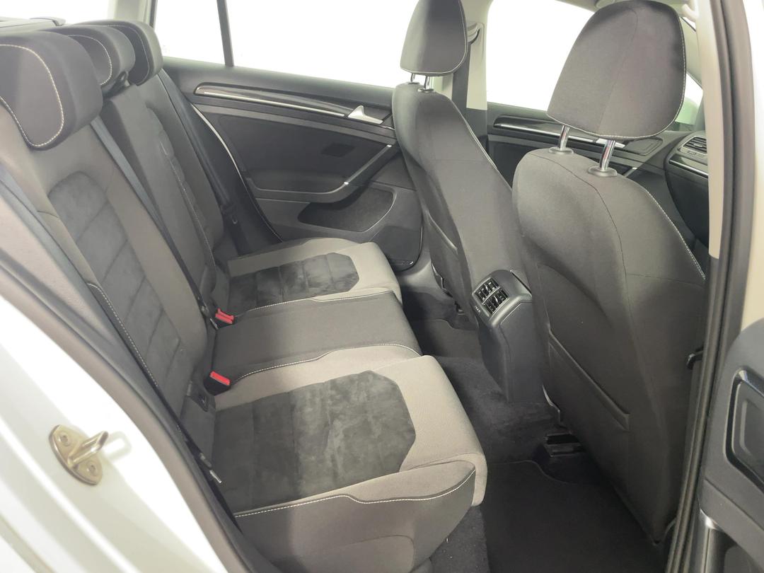 Photo '20' of Volkswagen Golf
