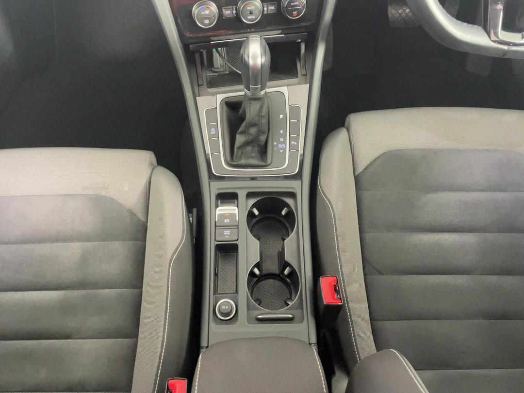 Photo '18' of Volkswagen Golf
