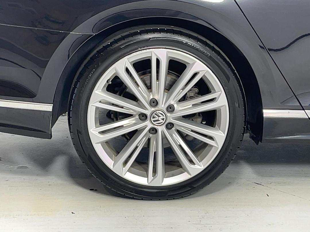 Photo '12' of Volkswagen Passat