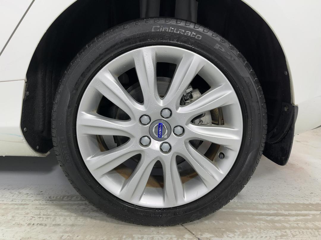 Photo '11' of Volvo V40