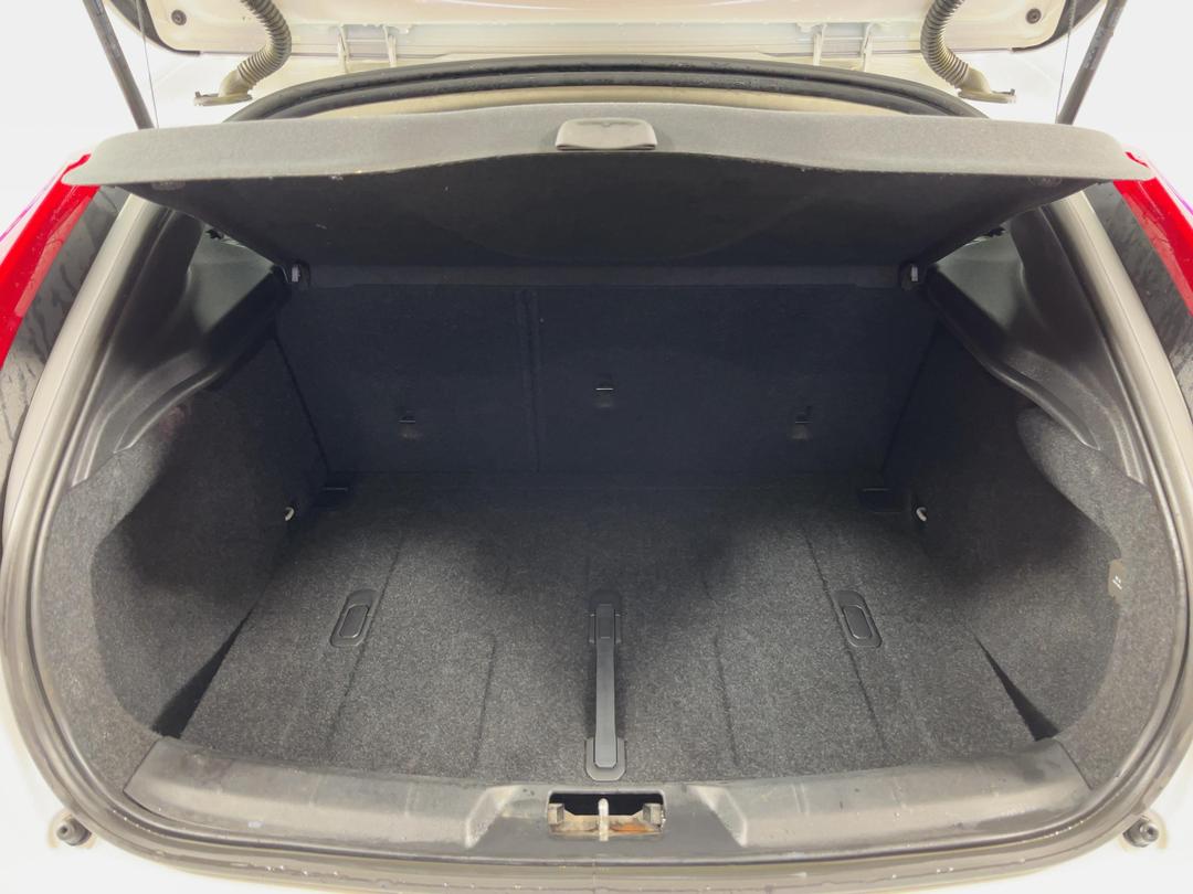 Photo '14' of Volvo V40