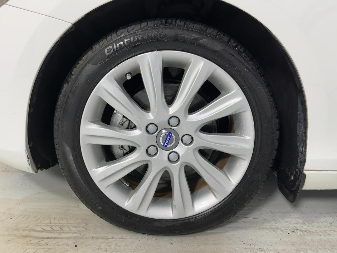 Photo '10' of Volvo V40