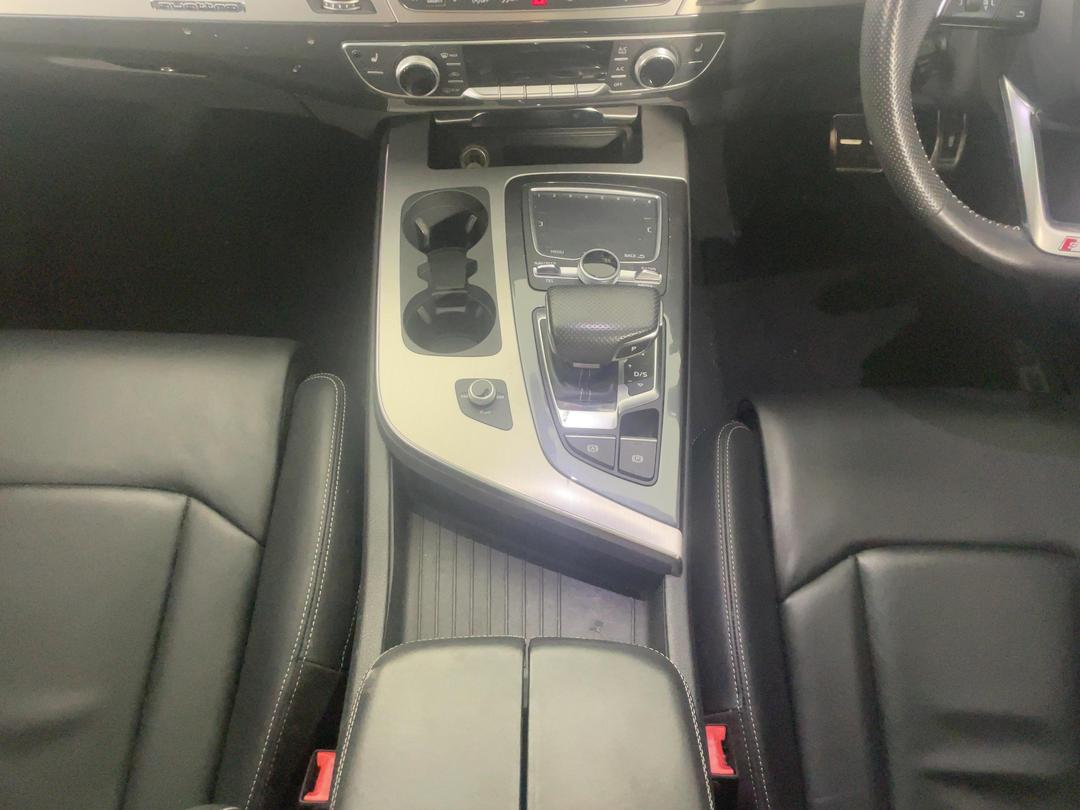 Photo '18' of Audi Q7