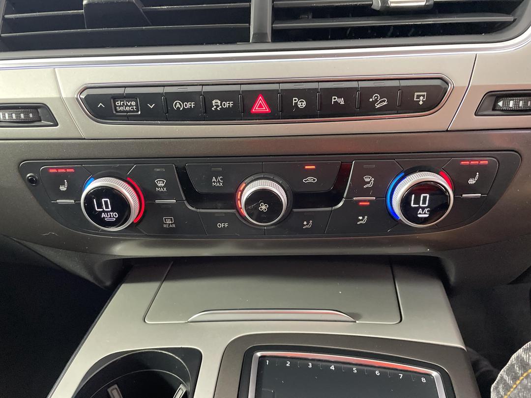 Photo '34' of Audi Q7