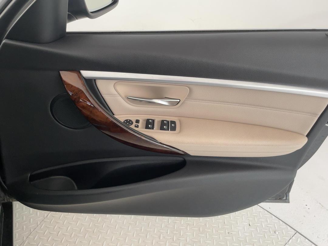 Photo '15' of BMW 330E