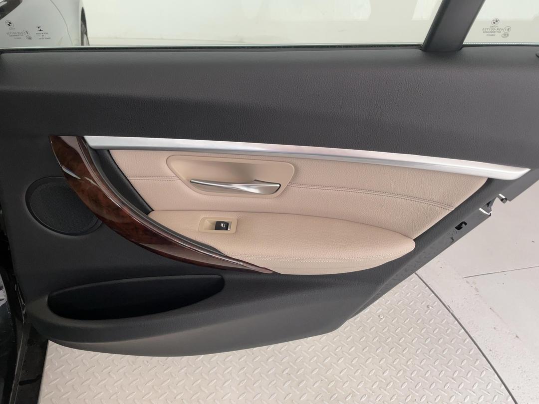 Photo '19' of BMW 330E
