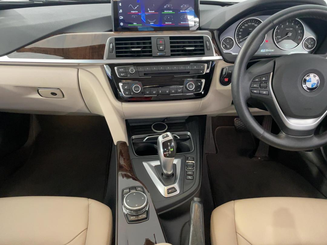 Photo '18' of BMW 330E