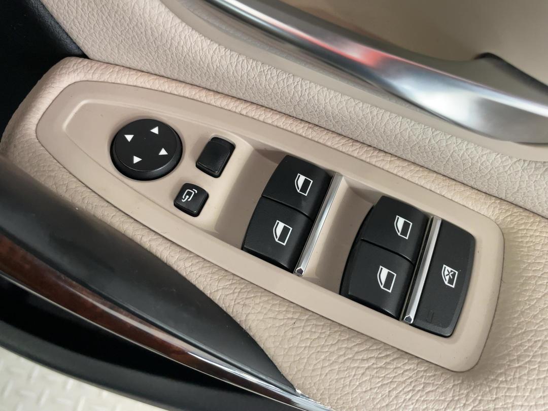 Photo '24' of BMW 330E