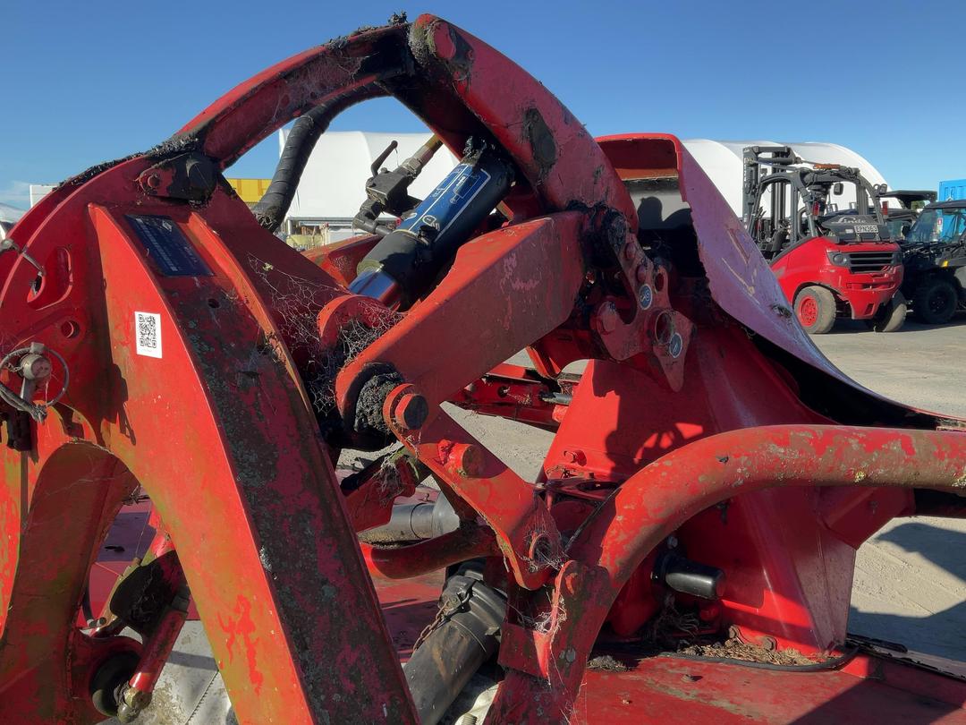 Photo '10' of Circa Kuhn GMD3125F Mower