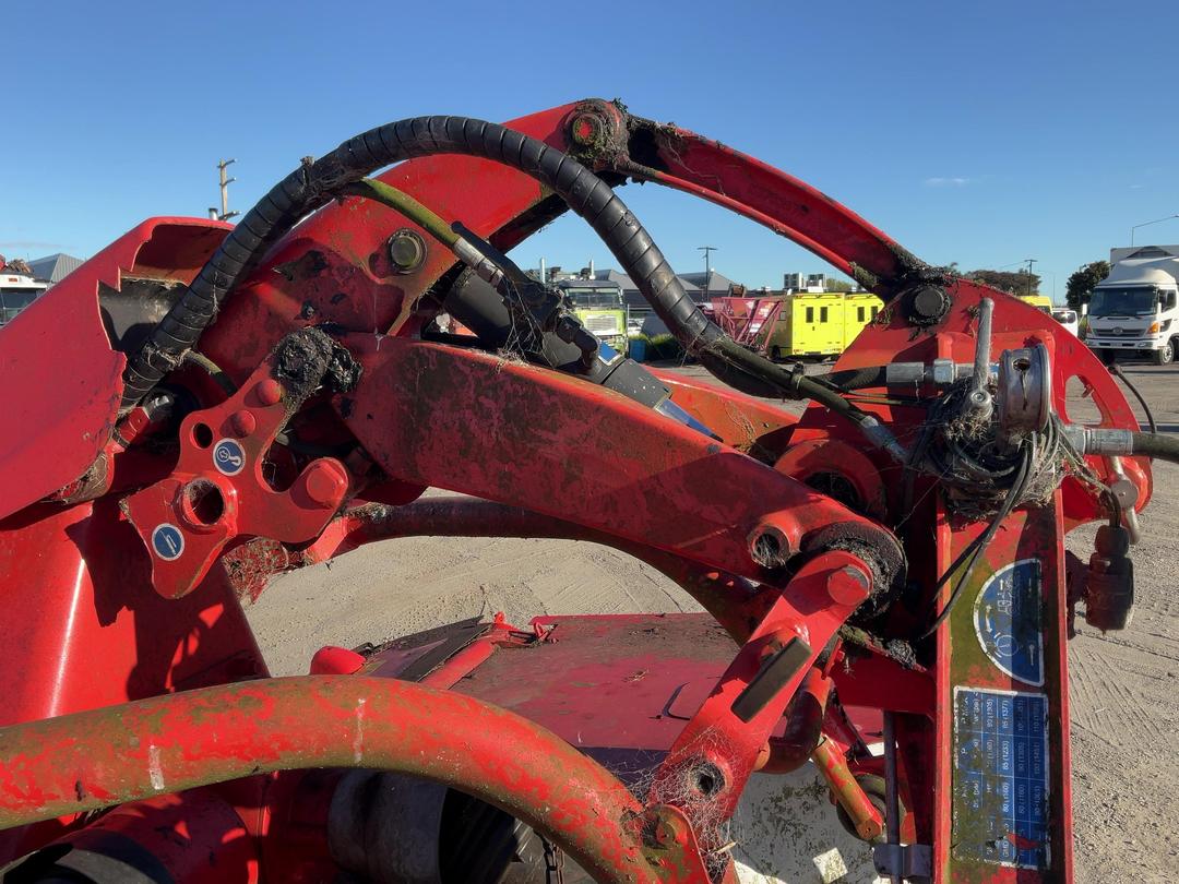 Photo '12' of Circa Kuhn GMD3125F Mower