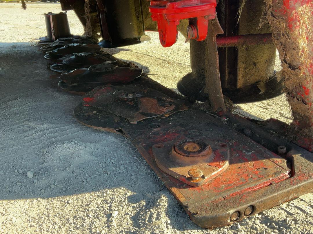 Photo '16' of Circa Kuhn GMD3125F Mower