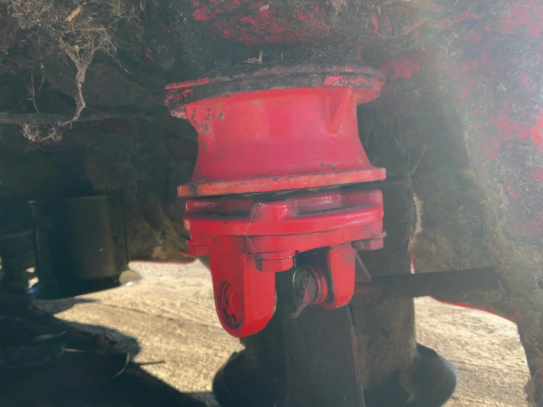 Photo '18' of Circa Kuhn GMD3125F Mower