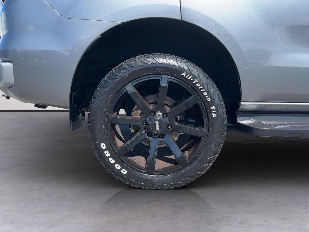 Photo '12' of Ford Everest