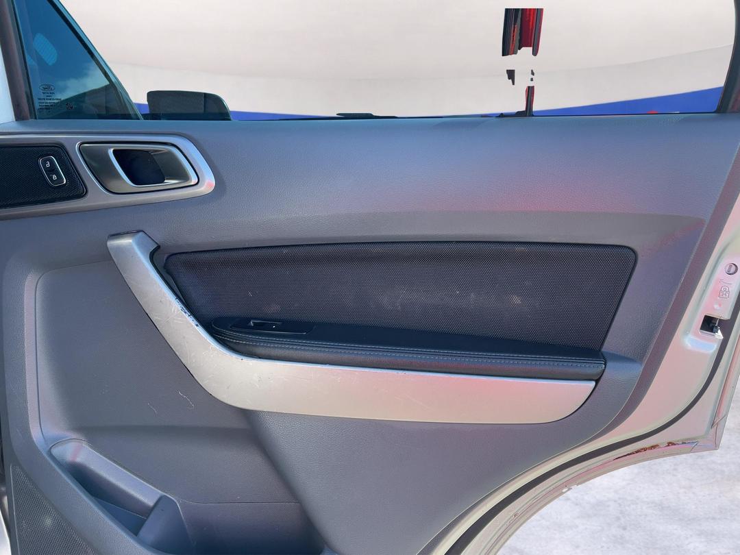 Photo '19' of Ford Everest