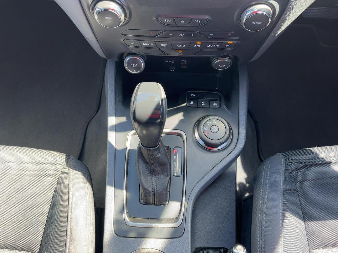 Photo '18' of Ford Everest