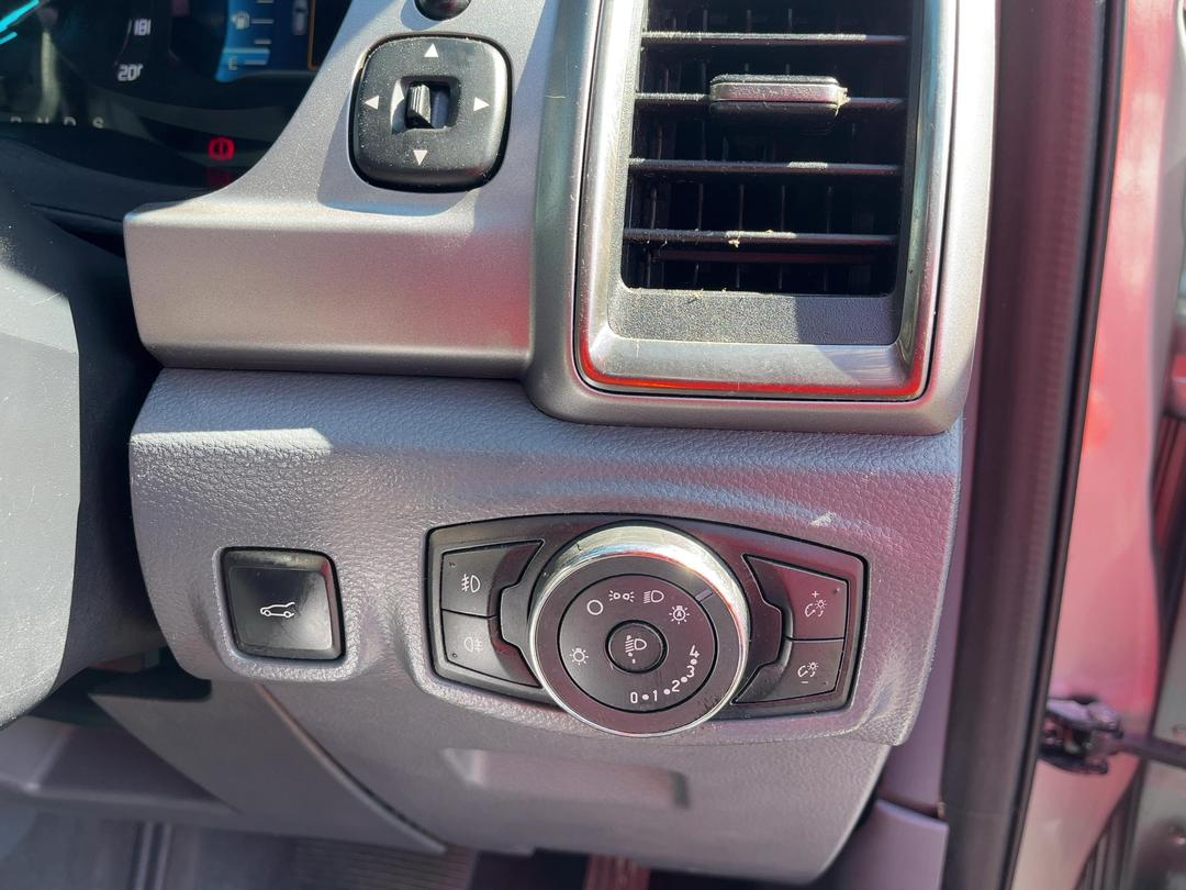 Photo '24' of Ford Everest