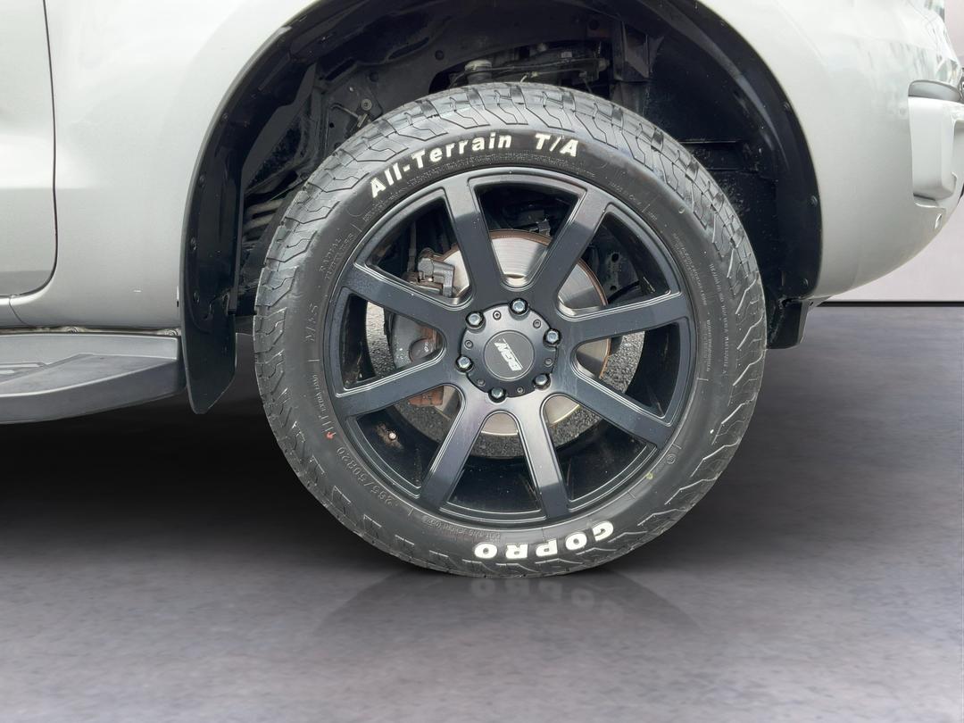 Photo '9' of Ford Everest