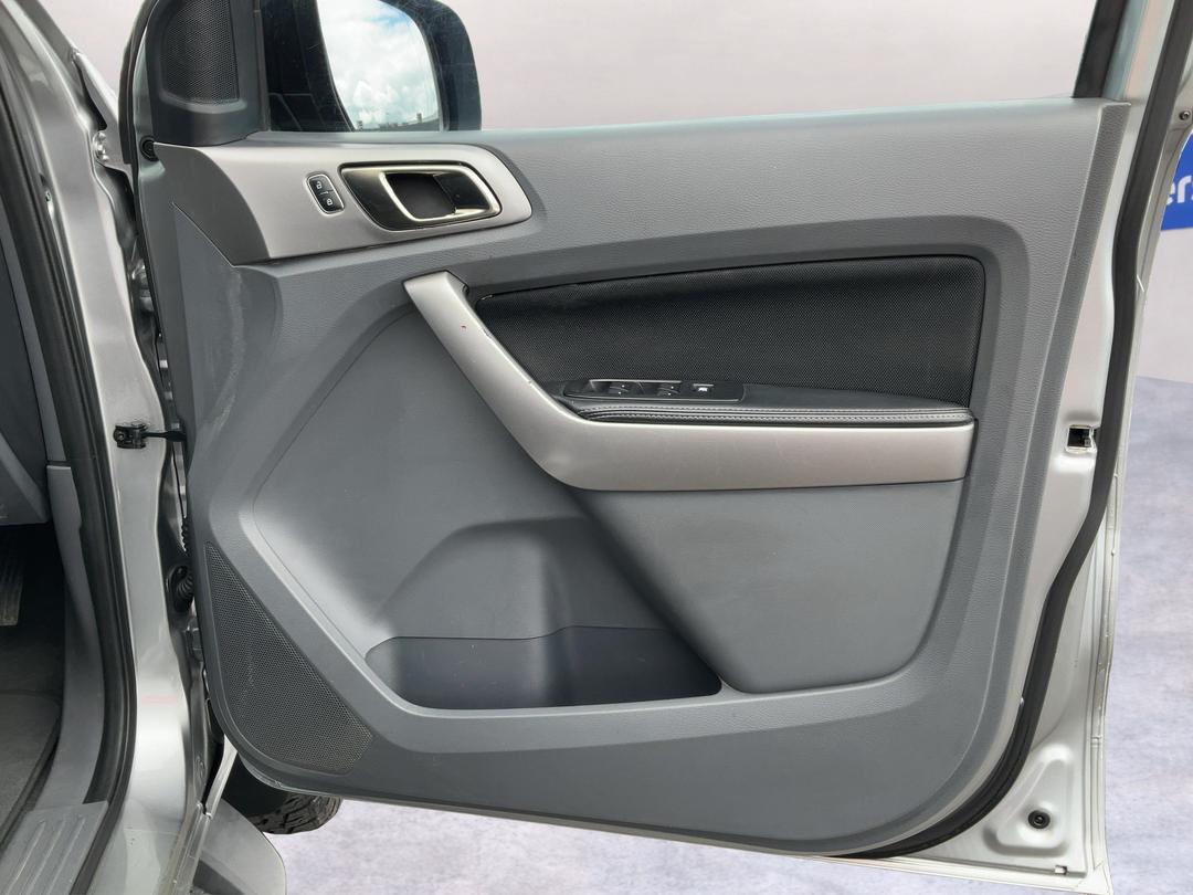 Photo '15' of Ford Everest