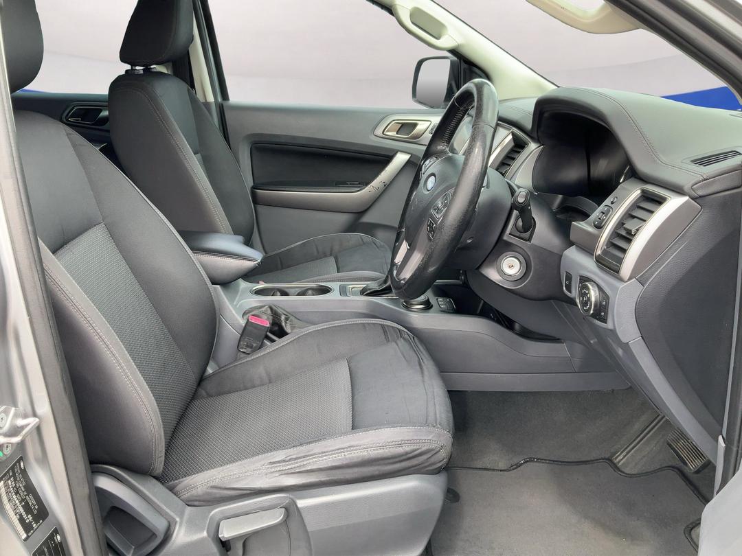 Photo '16' of Ford Everest