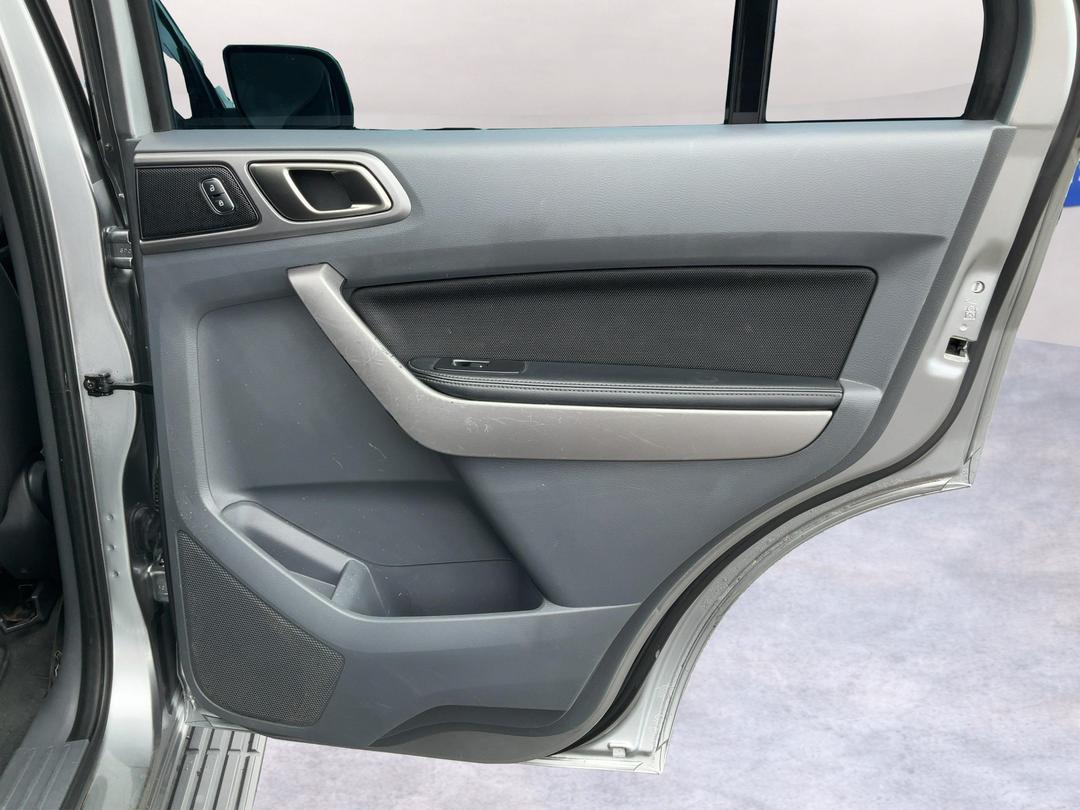 Photo '19' of Ford Everest