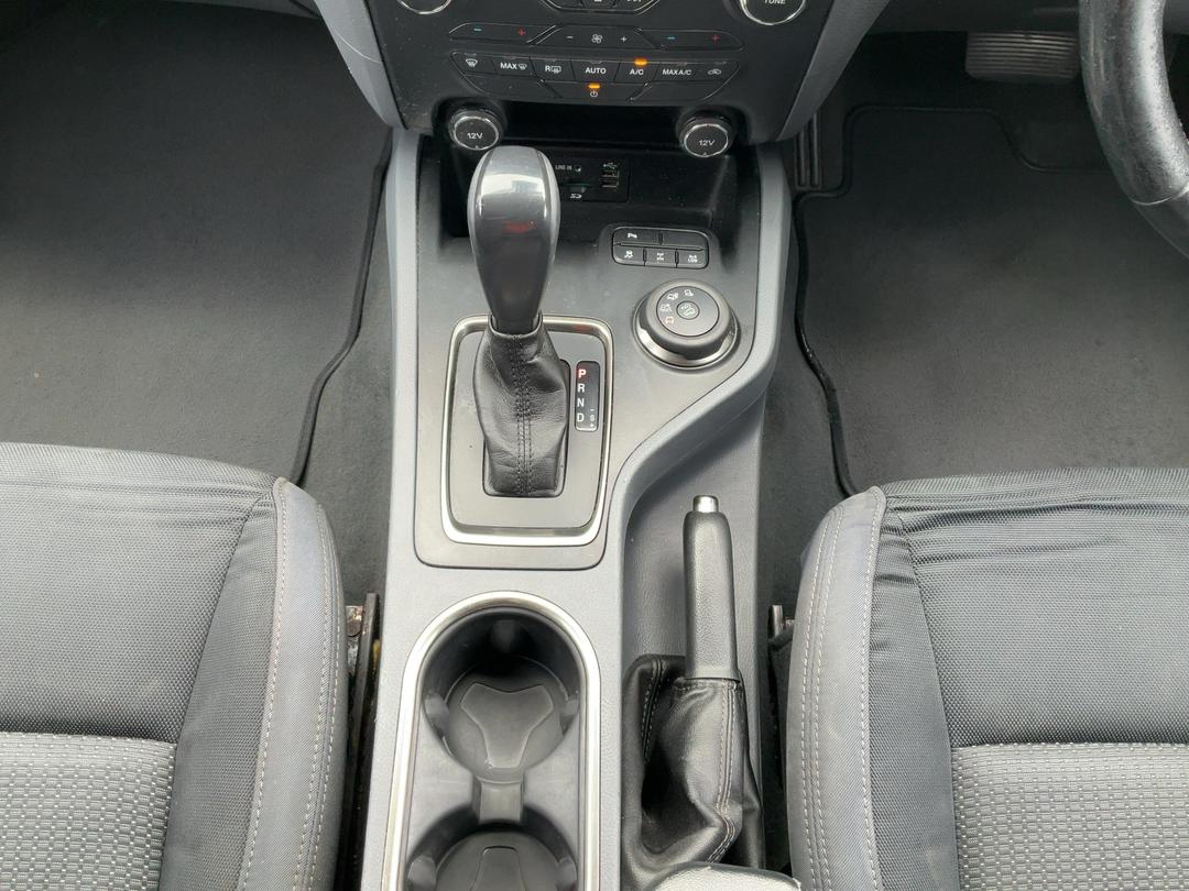 Photo '18' of Ford Everest