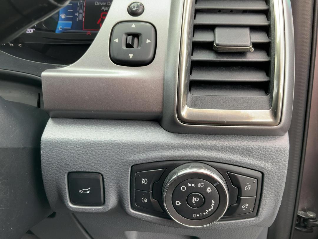 Photo '27' of Ford Everest