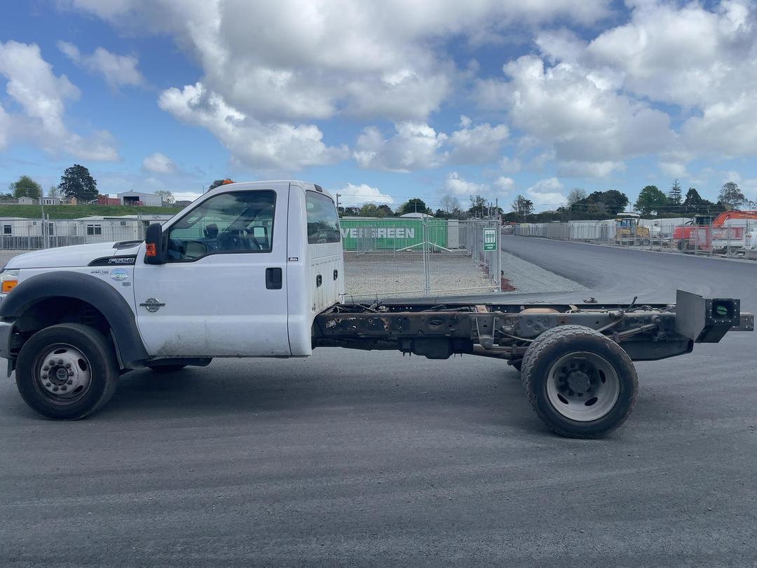 Photo '8' of Ford F550 Cab Chassis