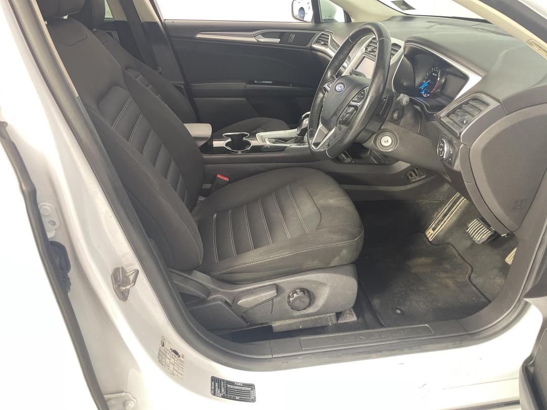 Photo '14' of Ford Mondeo Ambiente WGN Petrol