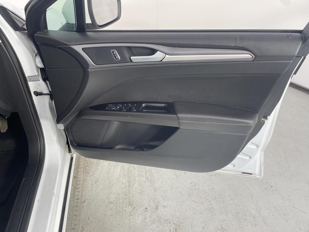 Photo '13' of Ford Mondeo Ambiente WGN Petrol