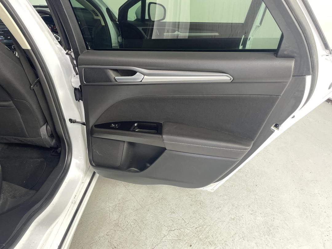 Photo '17' of Ford Mondeo Ambiente WGN Petrol