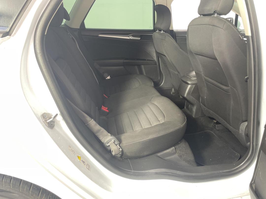 Photo '18' of Ford Mondeo Ambiente WGN Petrol