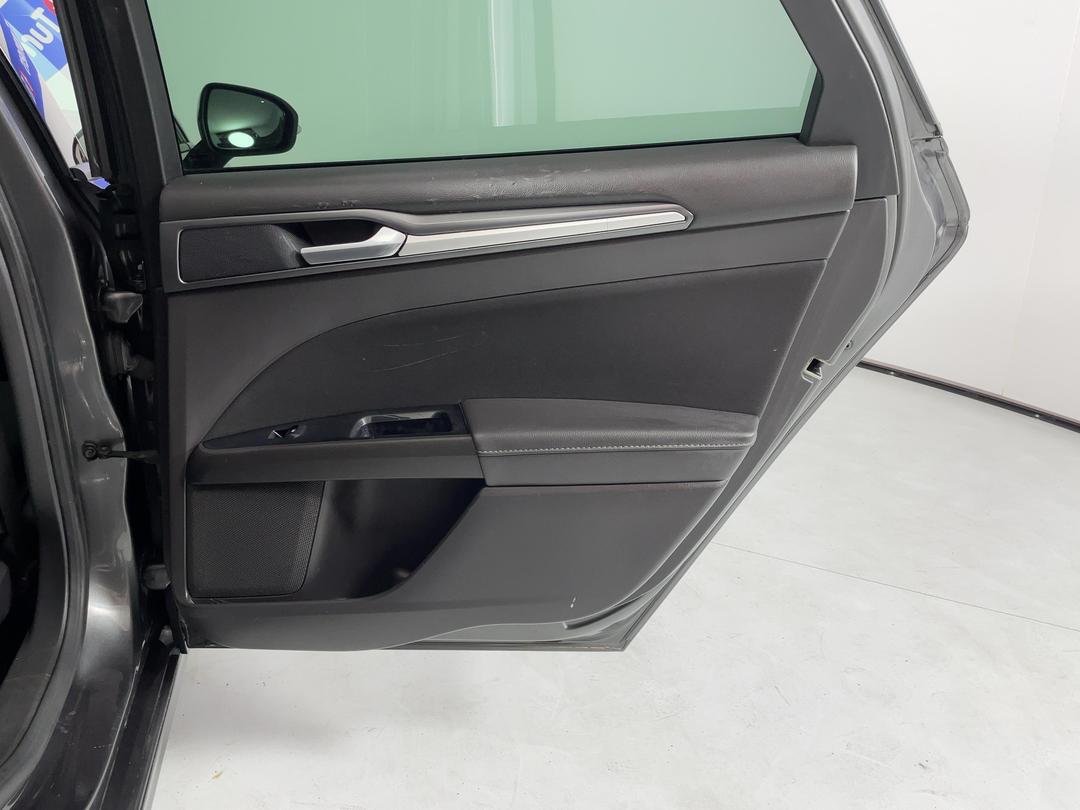 Photo '19' of Ford Mondeo
